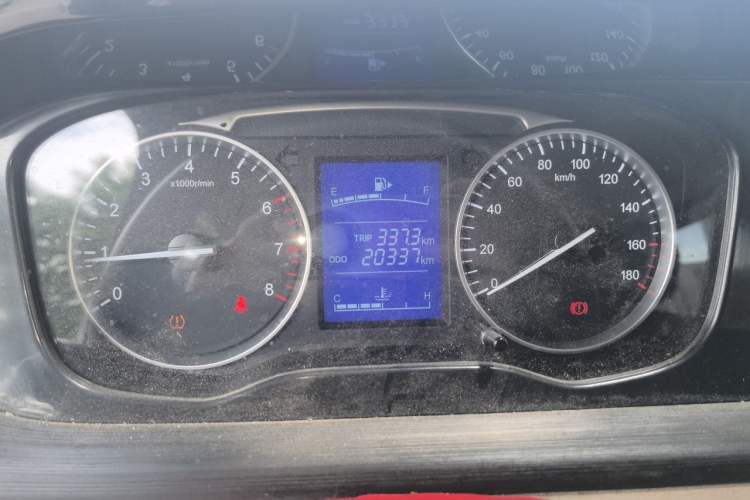 Used CHANGAN KUAYUE Xing V3 2023 1.5L Gasoline Standard Edition 5-Seater Minivan Instrument Cluster