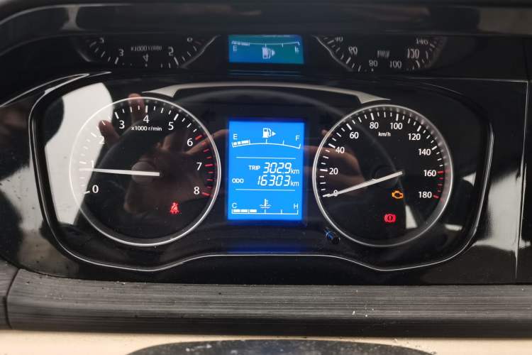Used CHANGAN KUAYUE Xing V3 2023 1.3L Gasoline Comfort Edition 7-Seater Passenger Vehicle Instrument Cluster