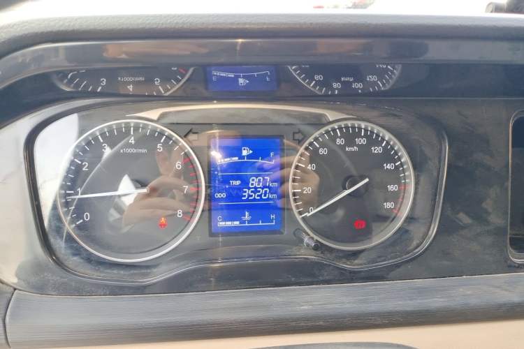 Used CHANGAN KUAYUE Xing V3 2023 1.3L Gasoline Comfort Model 5-Seater Passenger Vehicle Instrument Cluster