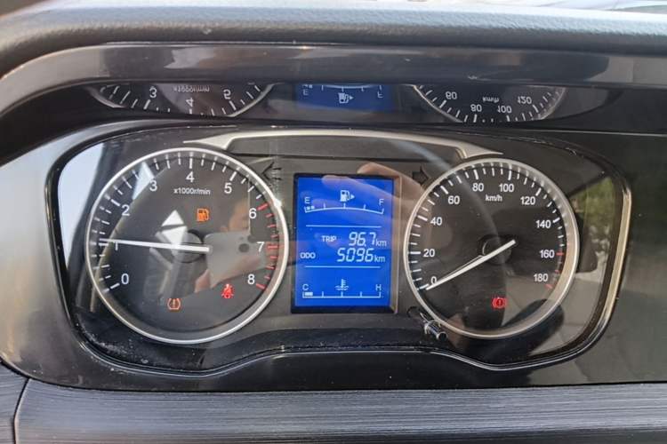 Used CHANGAN KUAYUE Xing V3 2023 1.5L Gasoline Standard Model 7-Seater Passenger Vehicle Instrument Cluster