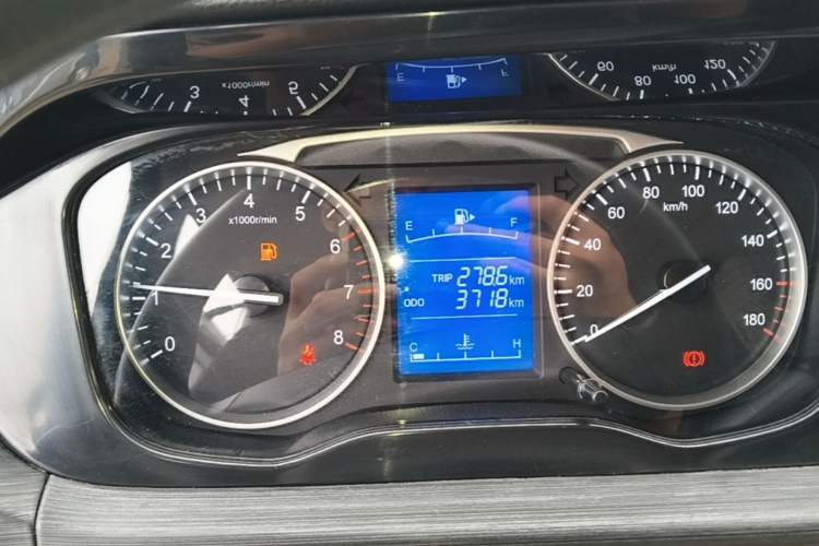 Used CHANGAN KUAYUE Xing V3 2023 1.3L Gasoline Comfort Model 5-Seater Passenger Vehicle Instrument Cluster