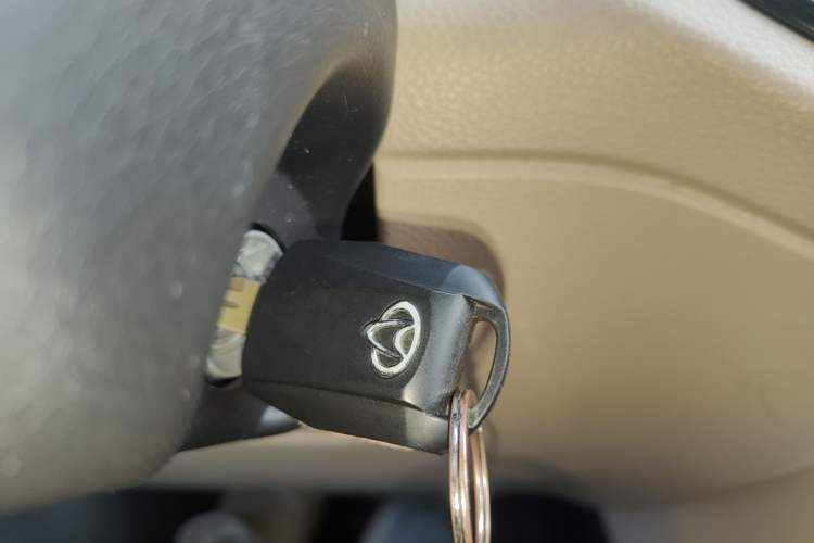 Used CHANGAN KUAYUE Xing V3 2023 1.3L Gasoline Comfort Edition 7-Seater Passenger Vehicle Interior 1