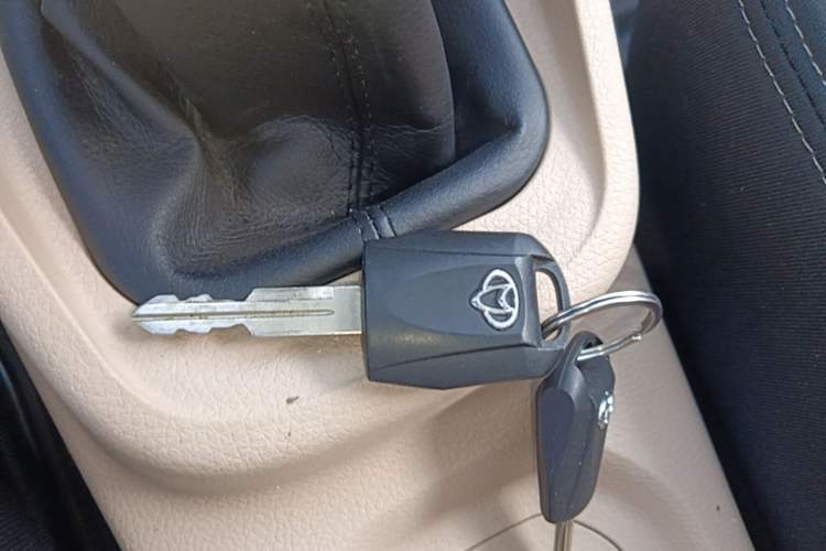 Used CHANGAN KUAYUE Xing V3 2023 1.5L Gasoline Standard Model 7-Seater Passenger Vehicle Interior 1