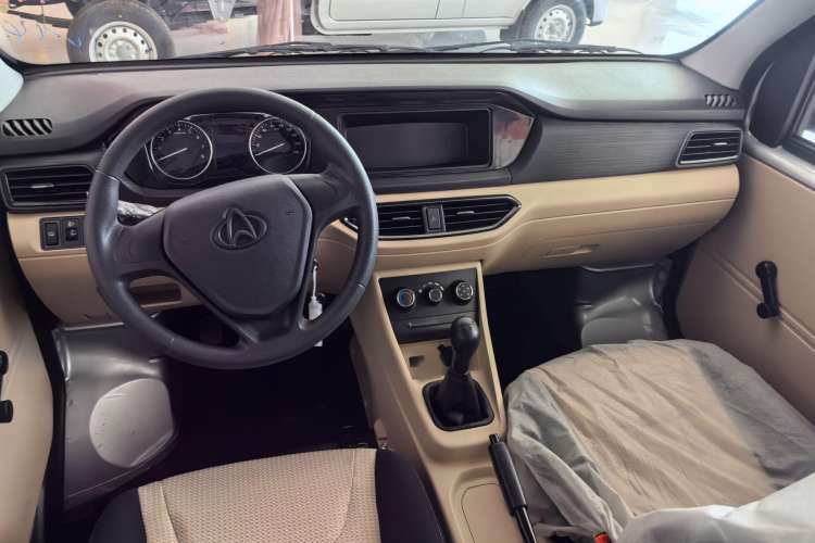 Used CHANGAN KUAYUE Xing V3 2023 1.3L Gasoline Comfort Edition 7-Seater Passenger Vehicle Interior 1
