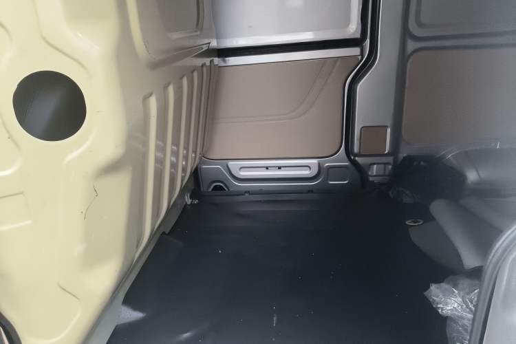 Used CHANGAN KUAYUE Xing V3 2023 1.5L Gasoline Standard Edition 2-Seat Van Interior 10