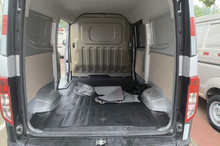 Used CHANGAN KUAYUE Xing V3 2023 1.5L Gasoline Standard Edition 2-Seat Van Interior 11