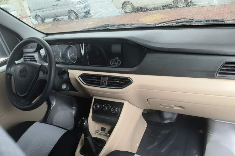 Used CHANGAN KUAYUE Xing V3 2023 1.5L Gasoline Standard Edition 2-Seat Van Interior 2