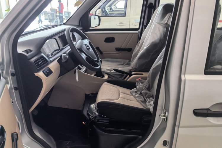 Used CHANGAN KUAYUE Xing V3 2023 1.3L Gasoline Comfort Edition 7-Seater Passenger Vehicle Interior 2