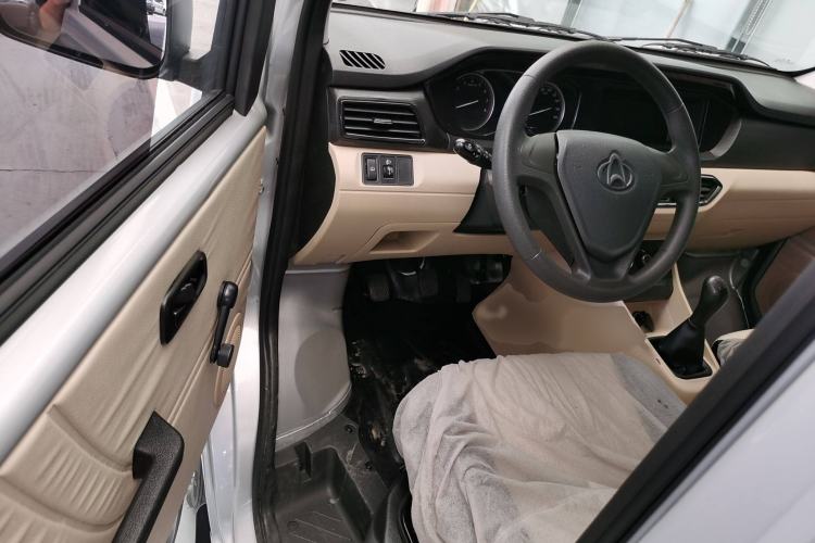 Used CHANGAN KUAYUE Xing V3 2023 1.3L Gasoline Standard Model 5-Seater Passenger Vehicle Interior 3