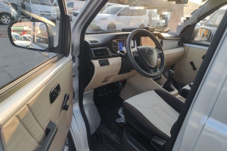 Used CHANGAN KUAYUE Xing V3 2023 1.3L Gasoline Comfort Edition 7-Seater Passenger Vehicle Interior 3