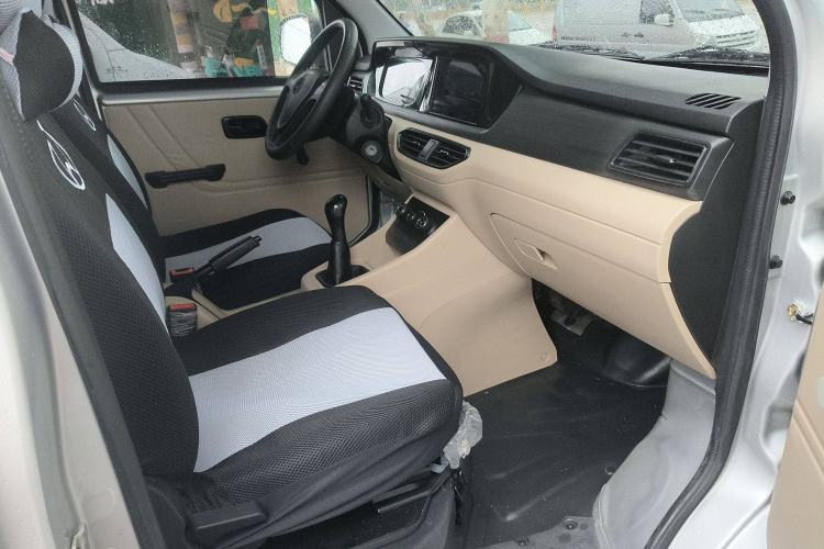 Used CHANGAN KUAYUE Xing V3 2023 1.5L Gasoline Standard Edition 2-Seat Van Interior 3