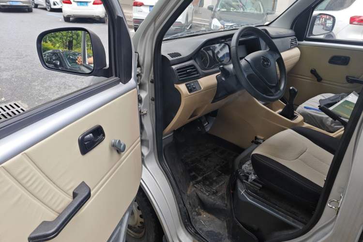 Used CHANGAN KUAYUE Xing V3 2023 1.3L Gasoline Standard Model 5-Seater Passenger Vehicle Interior 3