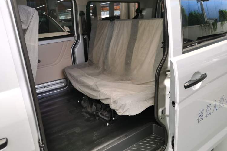 Used CHANGAN KUAYUE Xing V3 2023 1.3L Gasoline Standard Model 5-Seater Passenger Vehicle Interior 4