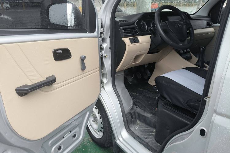 Used CHANGAN KUAYUE Xing V3 2023 1.5L Gasoline Standard Edition 2-Seat Van Interior 8