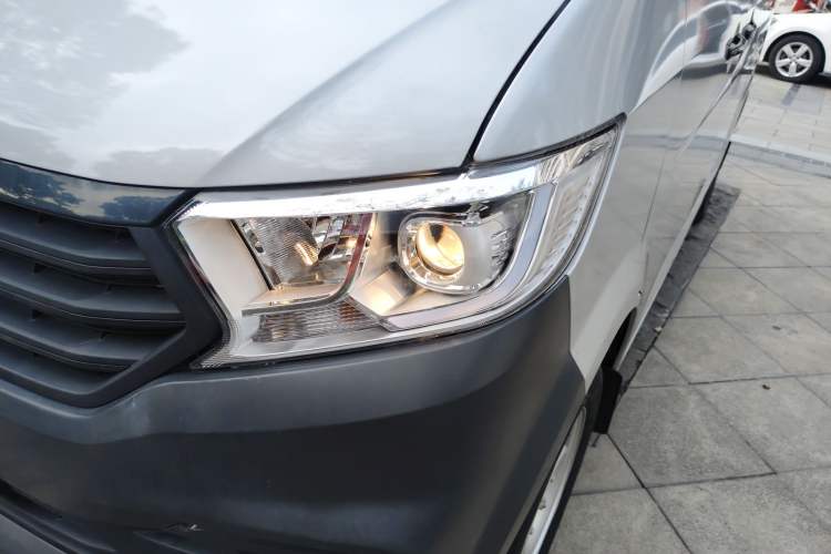 Used CHANGAN KUAYUE Xing V3 2023 1.3L Gasoline Standard Model 6-Seater Passenger Vehicle Left Front Headlight