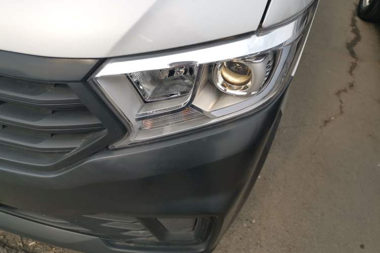 Used CHANGAN KUAYUE Xing V3 2023 1.5L Gasoline Comfort Model 7-Seater Passenger Vehicle Left Front Headlight