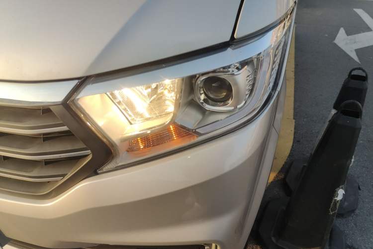 Used CHANGAN KUAYUE Xing V3 2023 1.3L Gasoline Comfort Edition 7-Seater Passenger Vehicle Left Front Headlight