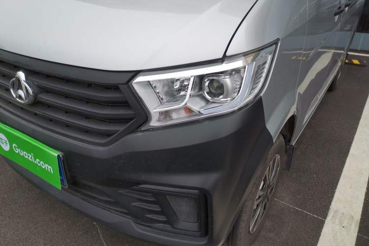 Used CHANGAN KUAYUE Xing V3 2023 1.5L Gasoline Comfort Edition 5-Seat Passenger Vehicle Left Front Headlight