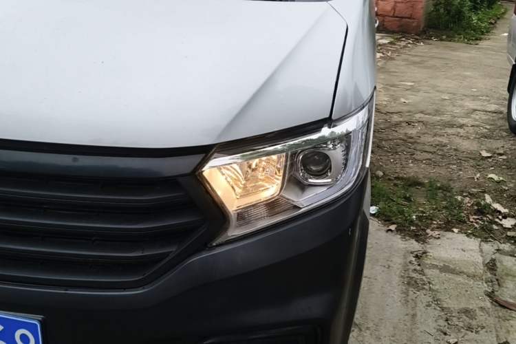 Used CHANGAN KUAYUE Xing V3 2023 1.3L Gasoline Comfort Model 5-Seater Passenger Vehicle Left Front Headlight