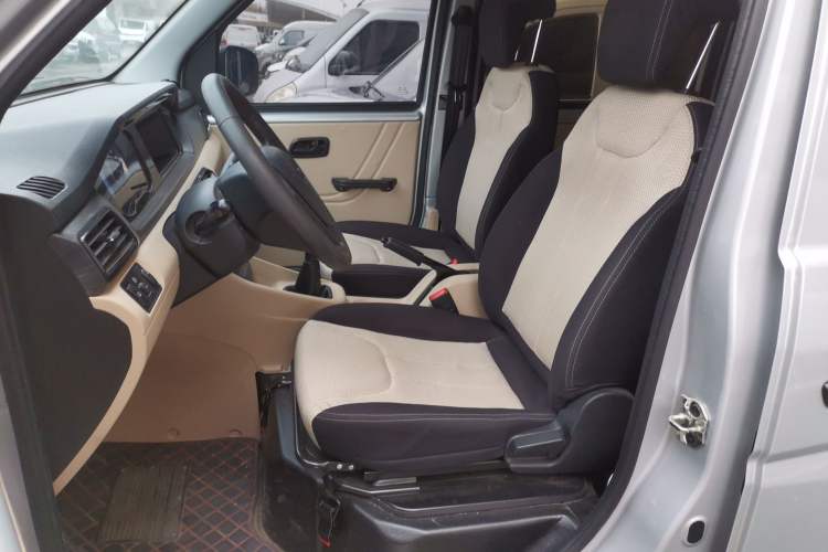 Used CHANGAN KUAYUE Xing V3 2023 1.5L Gasoline Comfort Edition 5-Seat Passenger Vehicle Left Front Seat