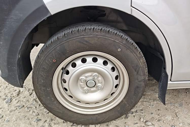 Used CHANGAN KUAYUE Xing V3 2023 1.3L Gasoline Comfort Model 2-Seater Van Left Front Wheel Hub