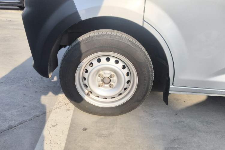 Used CHANGAN KUAYUE Xing V3 2023 1.5L Gasoline Comfort Edition 5-Seat Passenger Vehicle Left Front Wheel Hub