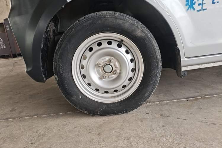 Used CHANGAN KUAYUE Xing V3 2023 1.5L Gasoline Standard Edition 2-Seat Van Left Front Wheel Hub