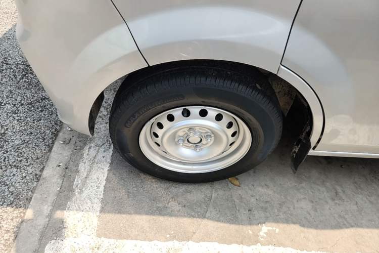 Used CHANGAN KUAYUE Xing V3 2023 1.5L Gasoline Standard Model 7-Seater Passenger Vehicle Left Front Wheel Hub