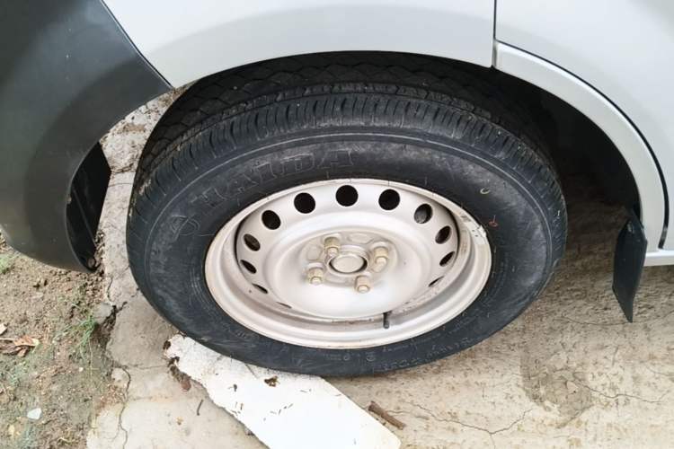 Used CHANGAN KUAYUE Xing V3 2023 1.3L Gasoline Comfort Model 5-Seater Passenger Vehicle Left Front Wheel Hub