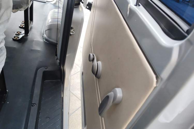Used CHANGAN KUAYUE Xing V3 2023 1.3L Gasoline Standard Model 6-Seater Passenger Vehicle Left Rear Door Interior