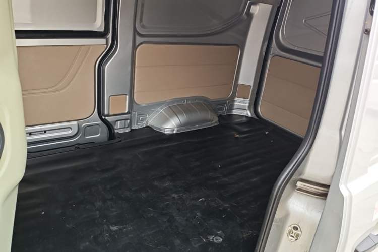 Used CHANGAN KUAYUE Xing V3 2023 1.3L Gasoline Comfort Model 2-Seater Van Left Rear Seat