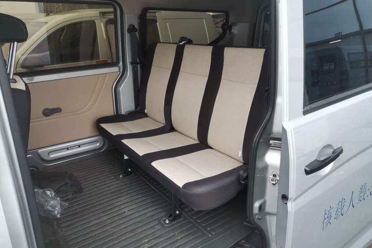 Used CHANGAN KUAYUE Xing V3 2023 1.5L Gasoline Comfort Edition 5-Seat Passenger Vehicle Left Rear Seat