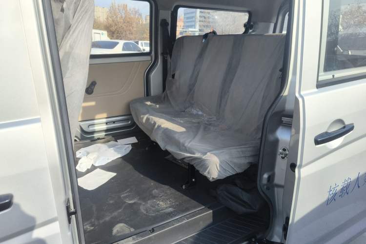 Used CHANGAN KUAYUE Xing V3 2023 1.5L Gasoline Comfort Edition 5-Seat Passenger Vehicle Left Rear Seat