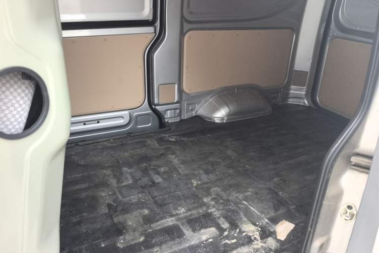 Used CHANGAN KUAYUE Xing V3 2023 1.5L Gasoline Standard Edition 2-Seat Van Left Rear Seat