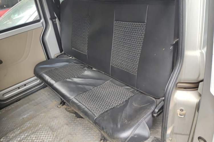 Used CHANGAN KUAYUE Xing V3 2023 1.3L Gasoline Standard Model 5-Seater Passenger Vehicle Left Rear Seat