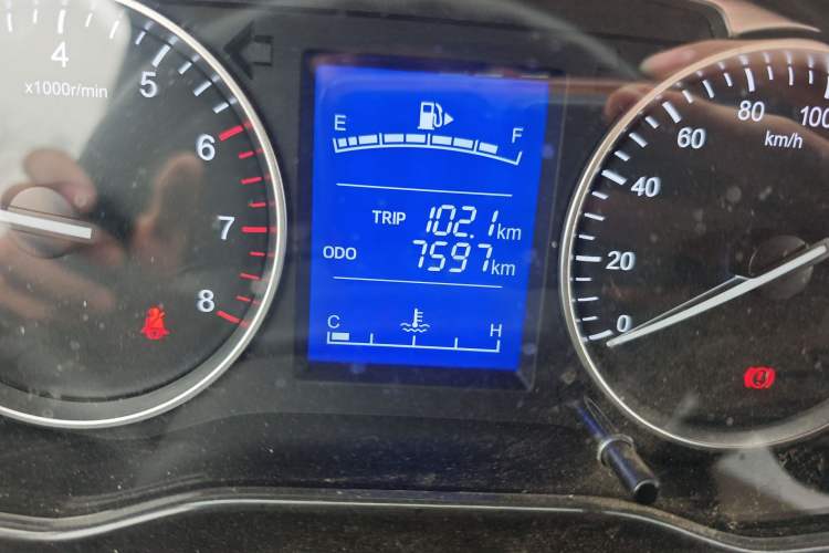 Used CHANGAN KUAYUE Xing V3 2023 1.3L Gasoline Standard Model 5-Seater Passenger Vehicle Odometer Close Up