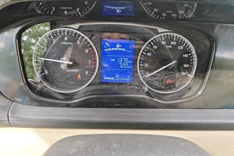 Used CHANGAN KUAYUE Xing V3 2023 1.3L Gasoline Standard Model 6-Seater Passenger Vehicle Odometer Close Up