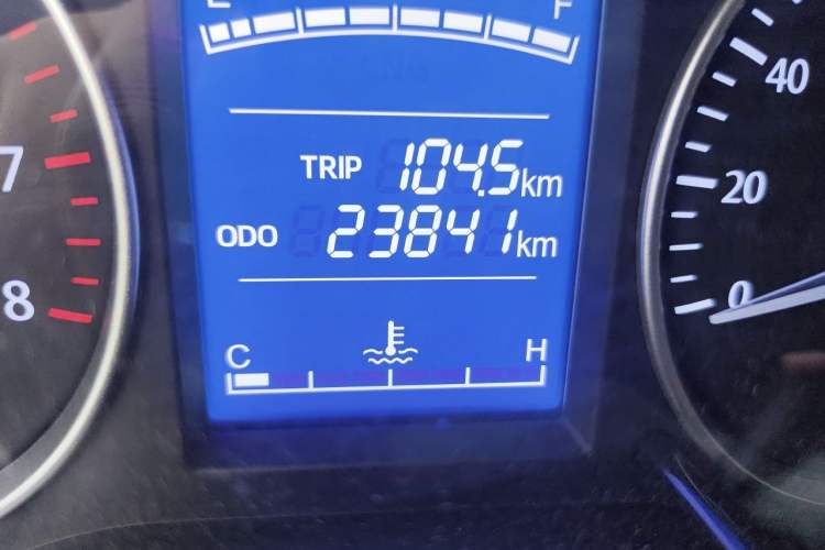 Used CHANGAN KUAYUE Xing V3 2023 1.3L Gasoline Comfort Model 2-Seater Van Odometer Close Up