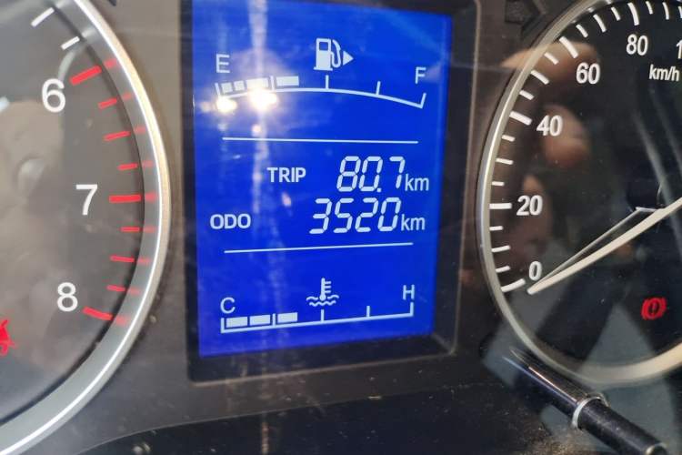 Used CHANGAN KUAYUE Xing V3 2023 1.3L Gasoline Comfort Model 5-Seater Passenger Vehicle Odometer Close Up