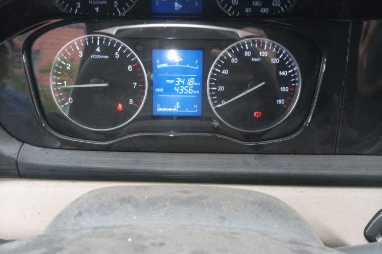 Used CHANGAN KUAYUE Xing V3 2023 1.3L Gasoline Standard Model 6-Seater Passenger Vehicle Odometer Close Up
