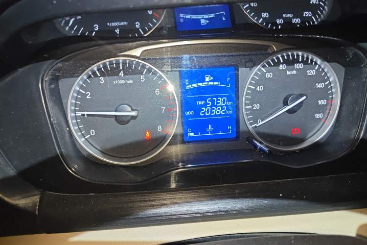 Used CHANGAN KUAYUE Xing V3 2023 1.5L Gasoline Comfort Edition 5-Seat Passenger Vehicle Odometer Close Up
