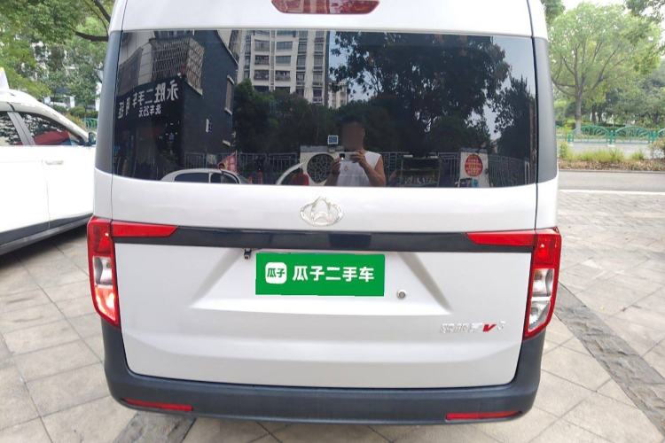 Used CHANGAN KUAYUE Xing V3 2023 1.3L Gasoline Standard Model 6-Seater Passenger Vehicle Rear