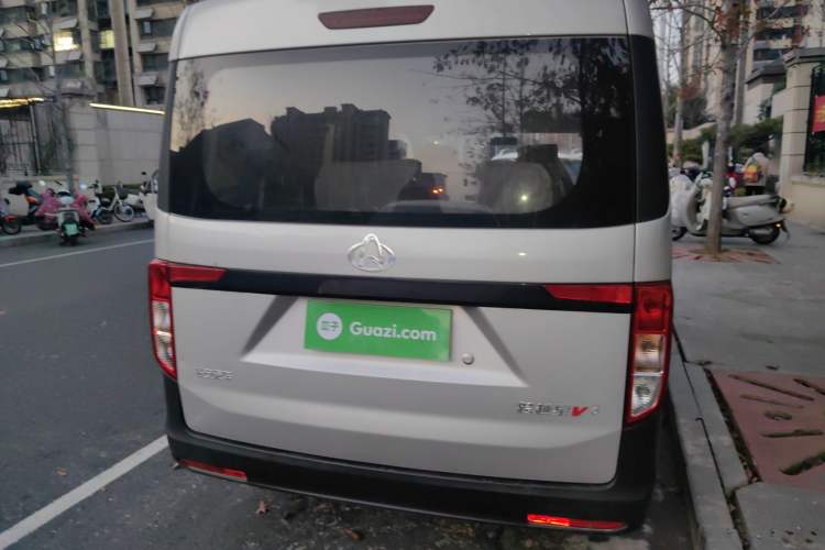 Used CHANGAN KUAYUE Xing V3 2023 1.3L Gasoline Standard Model 6-Seater Passenger Vehicle Rear