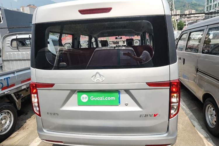 Used CHANGAN KUAYUE Xing V3 2023 1.5L Gasoline Standard Model 7-Seater Passenger Vehicle Rear