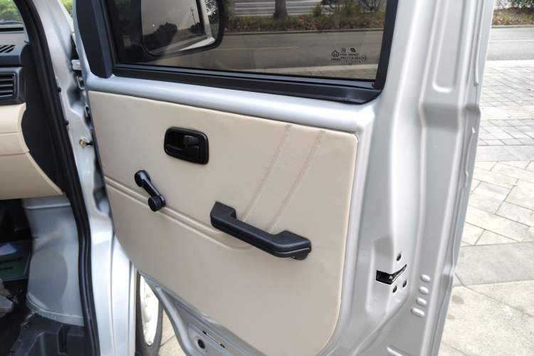 Used CHANGAN KUAYUE Xing V3 2023 1.3L Gasoline Standard Model 6-Seater Passenger Vehicle Right Front Door Interior