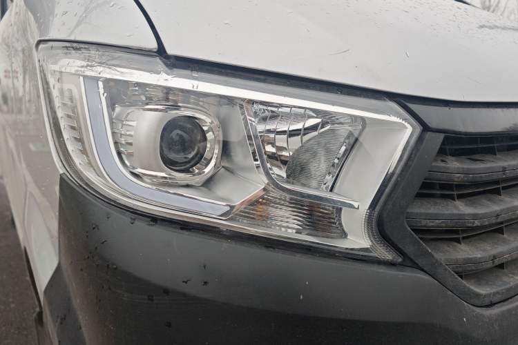 Used CHANGAN KUAYUE Xing V3 2023 1.3L Gasoline Standard Model 5-Seater Passenger Vehicle Right Front Headlight