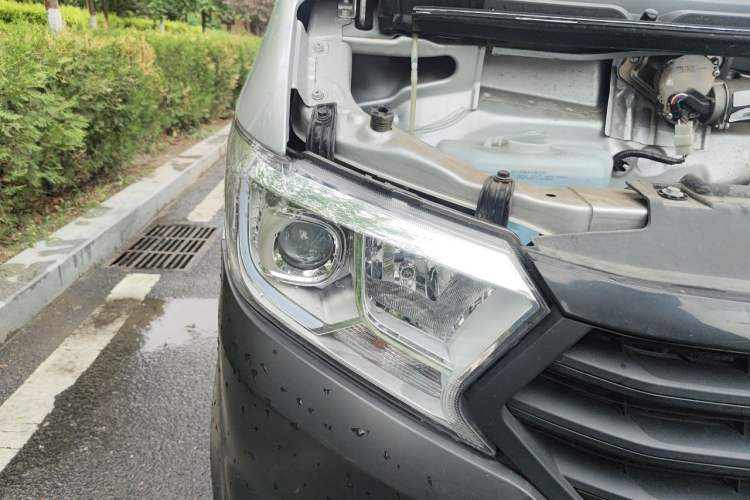 Used CHANGAN KUAYUE Xing V3 2023 1.3L Gasoline Comfort Model 2-Seater Van Right Front Headlight