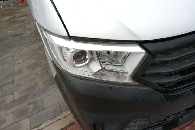 Used CHANGAN KUAYUE Xing V3 2023 1.3L Gasoline Standard Model 6-Seater Passenger Vehicle Right Front Headlight