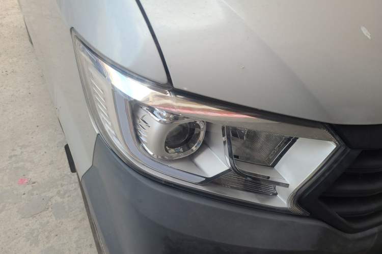 Used CHANGAN KUAYUE Xing V3 2023 1.5L Gasoline Standard Edition 2-Seat Van Right Front Headlight
