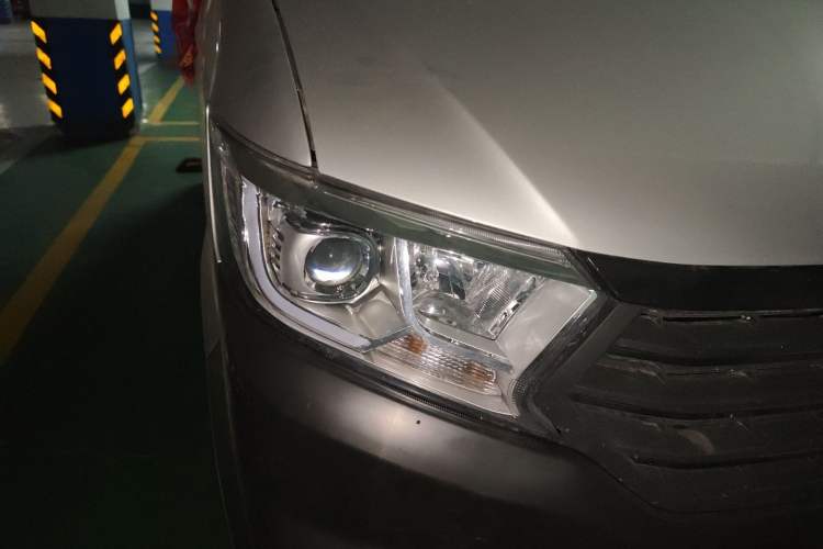 Used CHANGAN KUAYUE Xing V3 2023 1.5L Gasoline Comfort Edition 5-Seat Passenger Vehicle Right Front Headlight